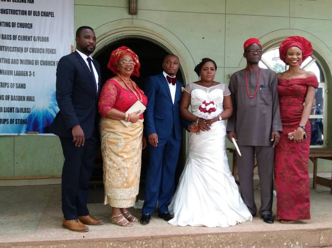 Mummy strikes a pose with the family at Nonso’s wedding